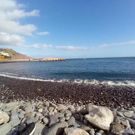 Garden's Apartment *