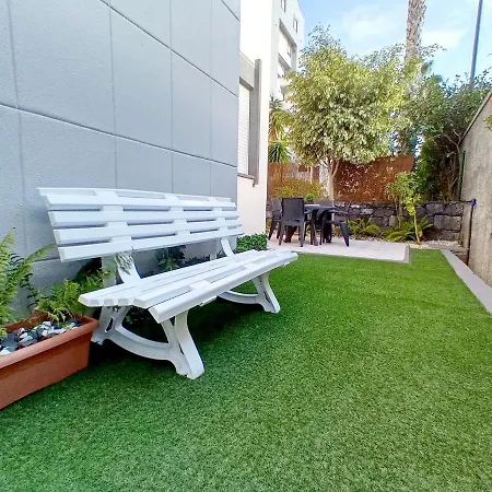 Garden's Apartment *