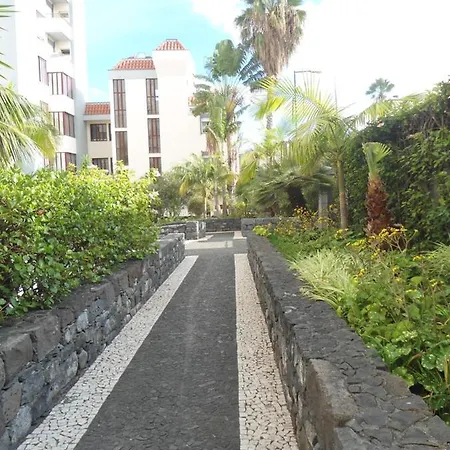 Garden's Apartment *