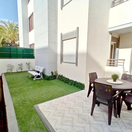 Garden's Apartment *